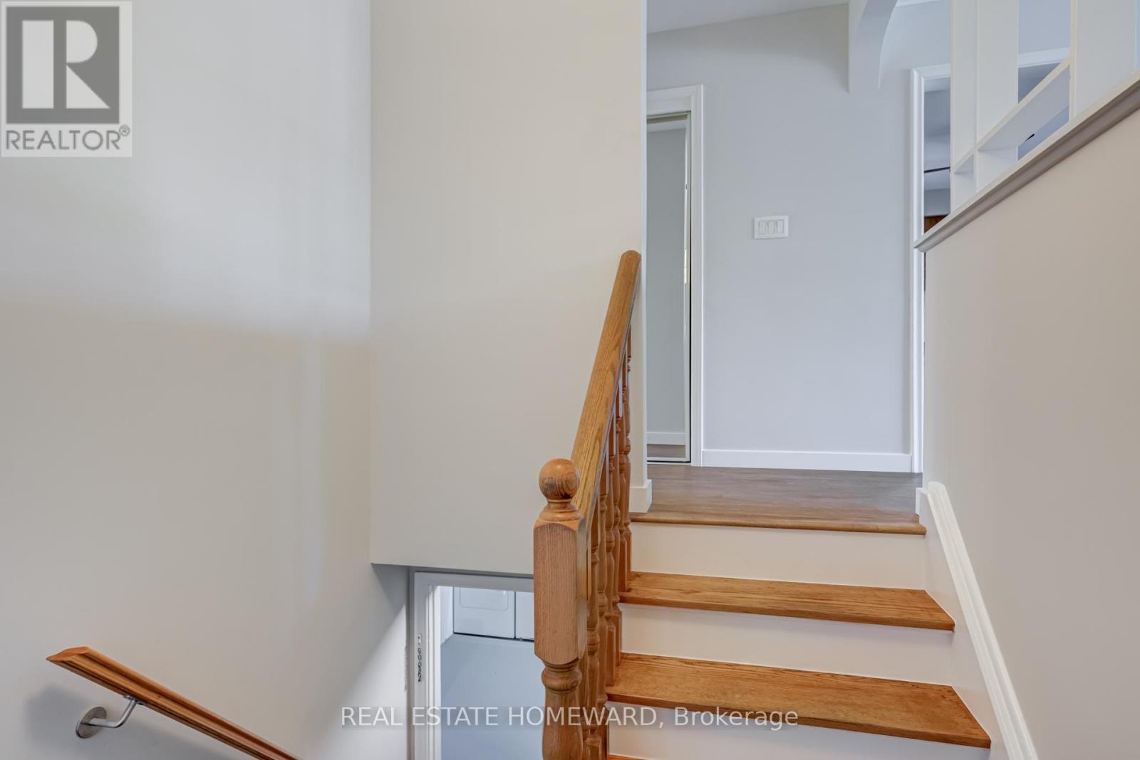 7 Jacinta Drive, Toronto, Ontario  M6L 1H6 - Photo 4 - W12437024
