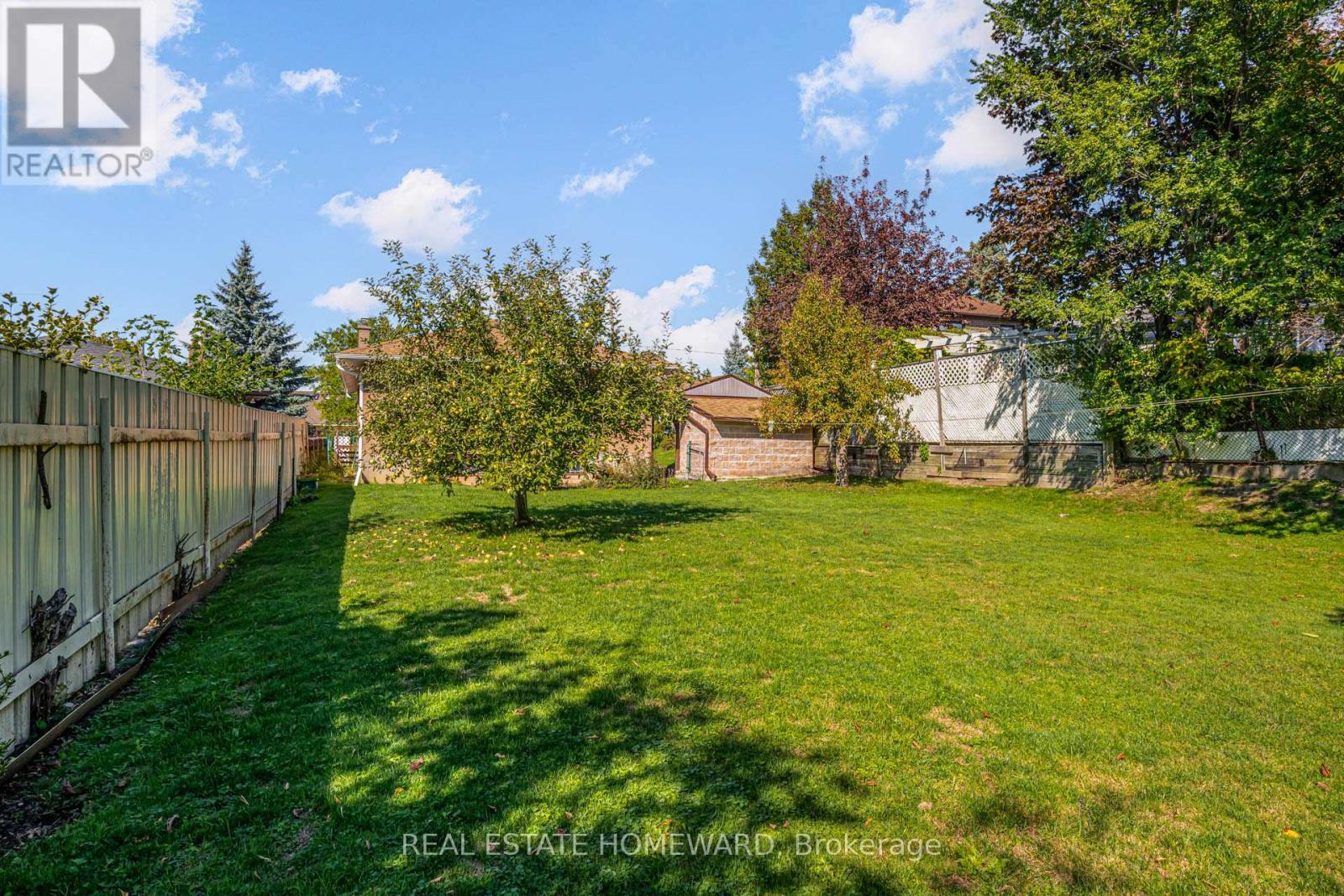 7 Jacinta Drive, Toronto, Ontario  M6L 1H6 - Photo 40 - W12437024