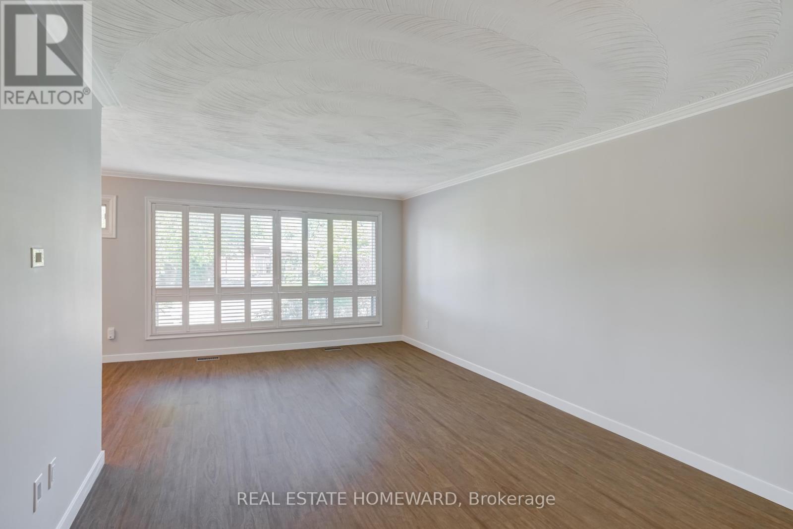 7 Jacinta Drive, Toronto, Ontario  M6L 1H6 - Photo 5 - W12437024