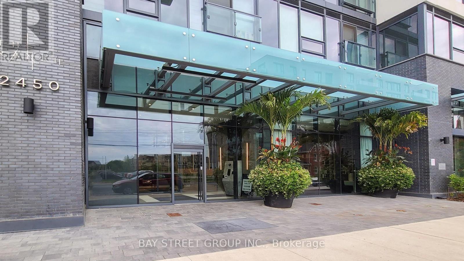 710 - 2450 Old Bronte Road E, Oakville, Ontario  L6M 5P6 - Photo 2 - W12437069