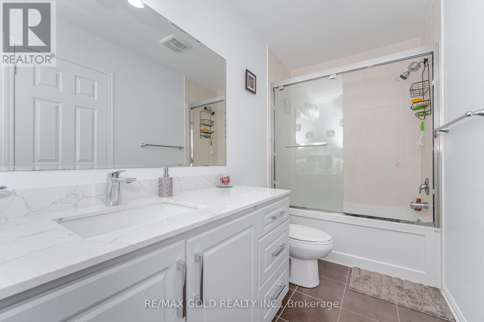 152 Vanhorne Close, Brampton, Ontario  L7A 0Y2 - Photo 13 - W12437072