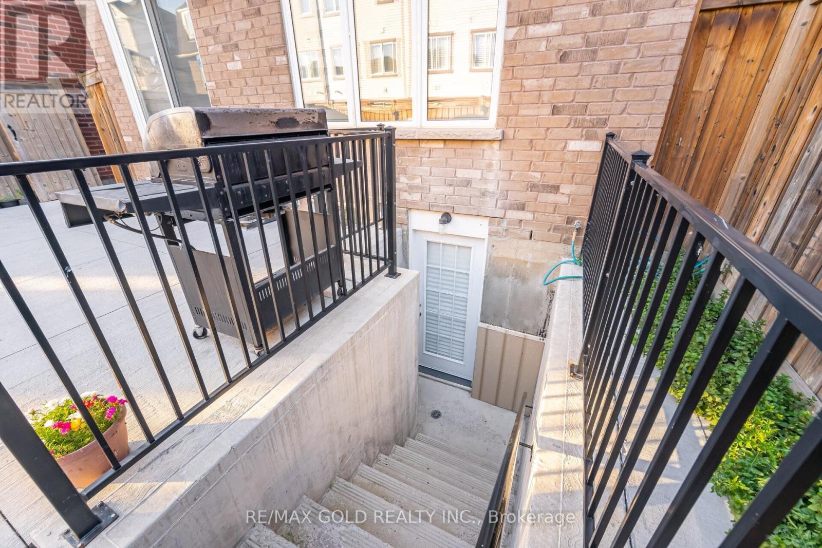 152 Vanhorne Close, Brampton, Ontario  L7A 0Y2 - Photo 19 - W12437072