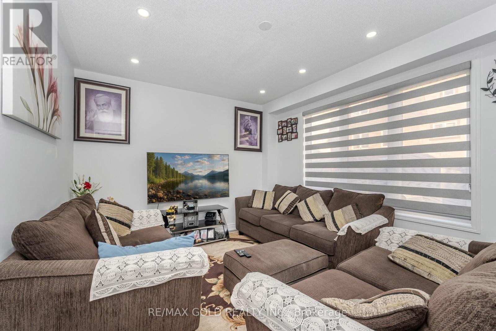 152 Vanhorne Close, Brampton, Ontario  L7A 0Y2 - Photo 7 - W12437072