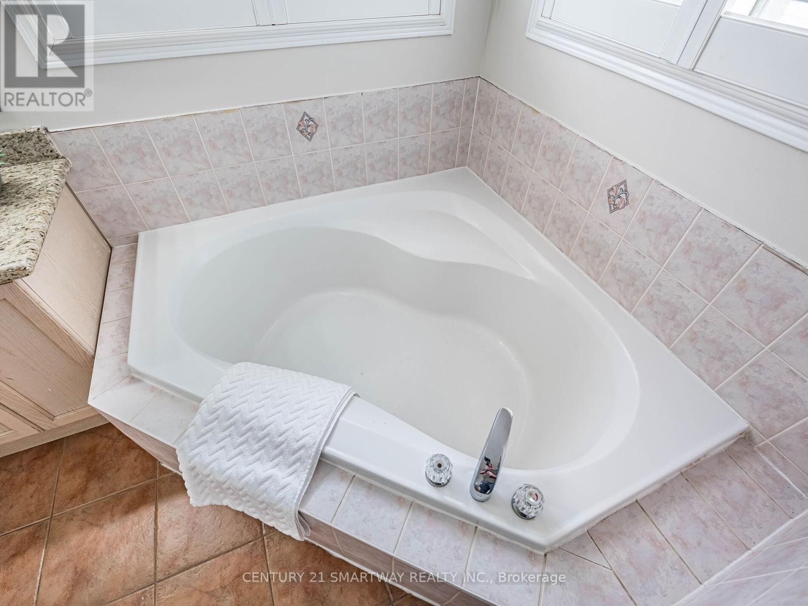 124 Porchlight Road, Brampton, Ontario  L6R 4R9 - Photo 25 - W12437081