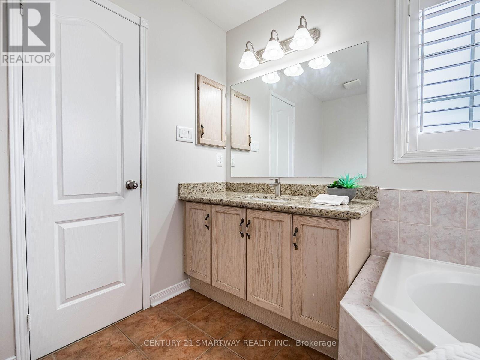 124 Porchlight Road, Brampton, Ontario  L6R 4R9 - Photo 27 - W12437081
