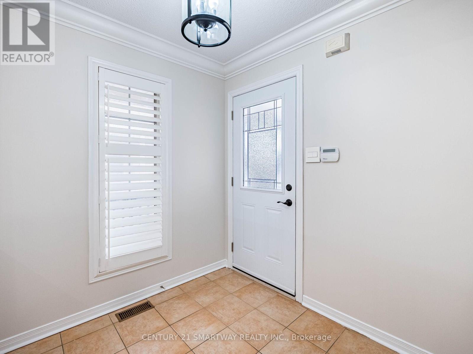 124 Porchlight Road, Brampton, Ontario  L6R 4R9 - Photo 6 - W12437081