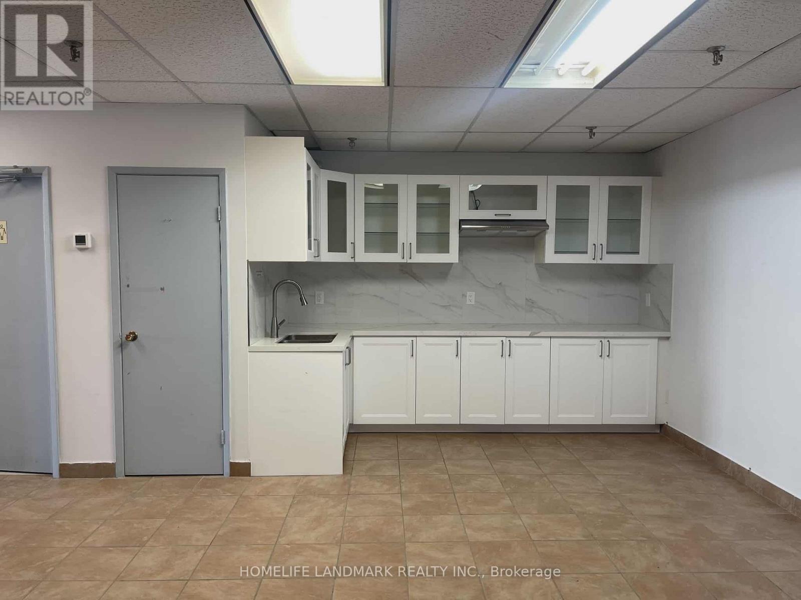 121 & 122 - 2465 Cawthra Road, Mississauga, Ontario  L5A 3P2 - Photo 4 - W12437091