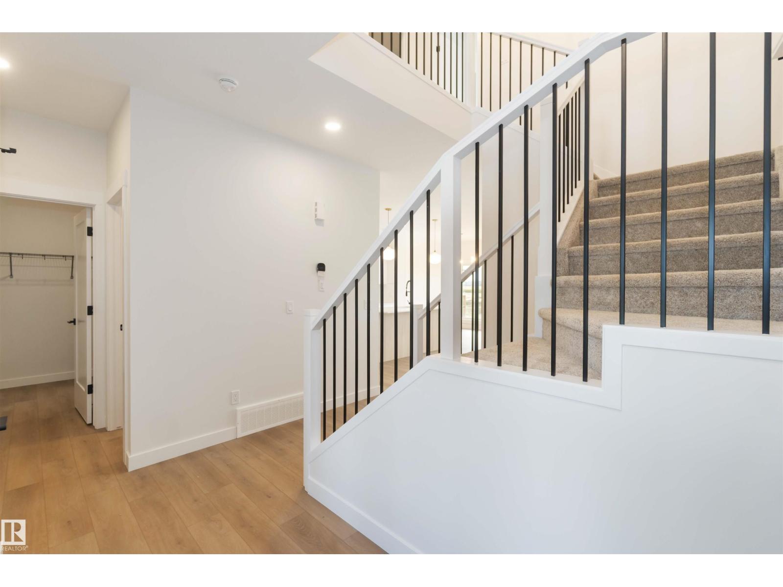 1114 Cristall Cr Sw, Edmonton, Alberta  T6W 2Z1 - Photo 3 - E4451986