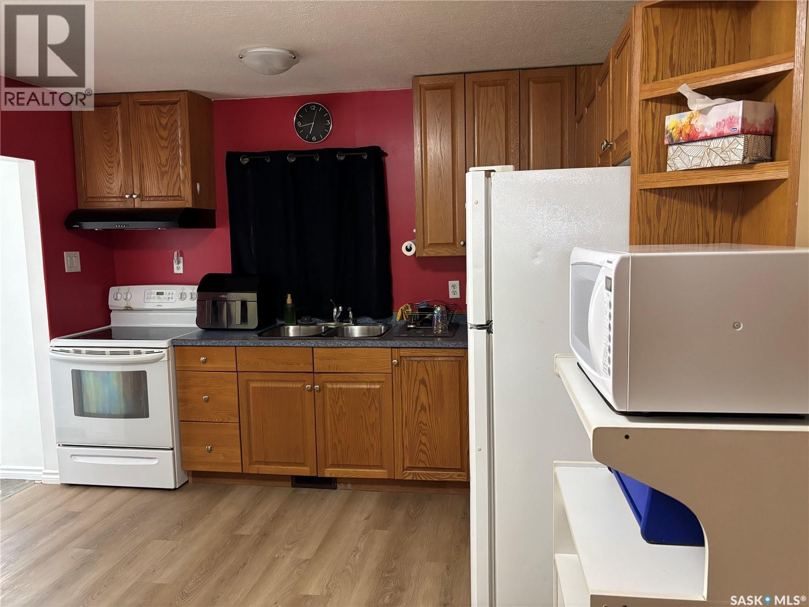 1048 Ominica Street E, Moose Jaw, Saskatchewan  S6H 0J3 - Photo 3 - SK019681