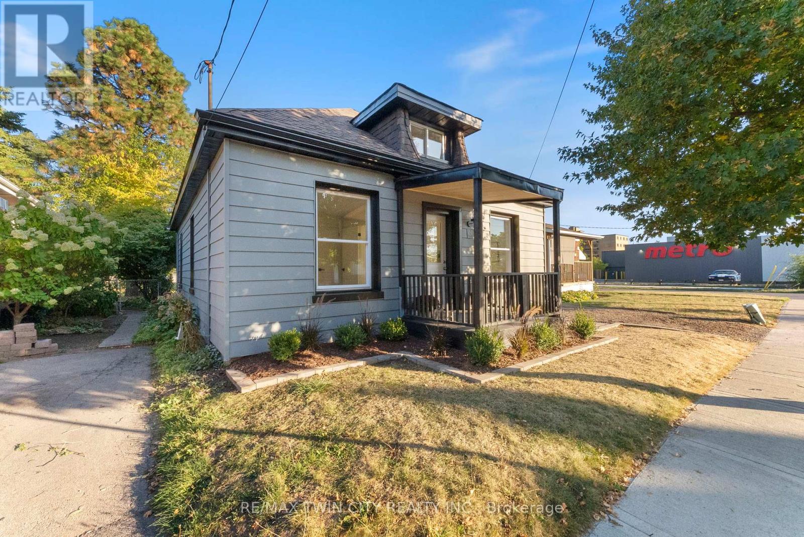 3 DUNDEE STREET, Brantford, Ontario