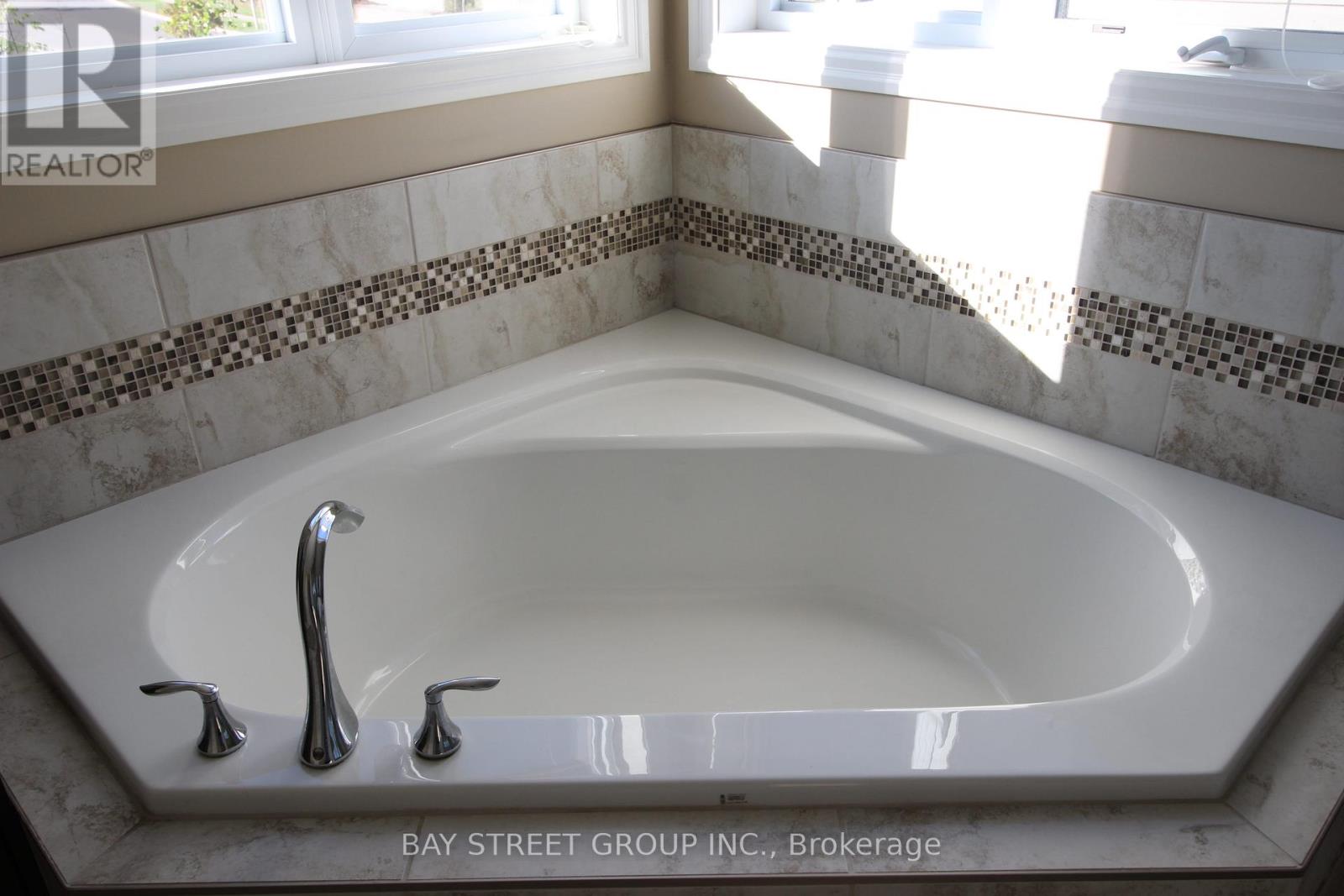 1451 Howlett Circle, London North, Ontario  N5X 0K5 - Photo 31 - X12437030