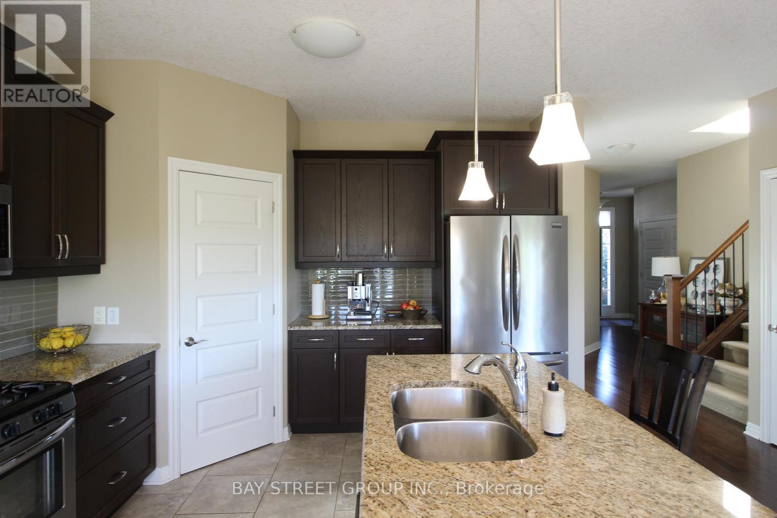 1451 Howlett Circle, London North, Ontario  N5X 0K5 - Photo 9 - X12437030