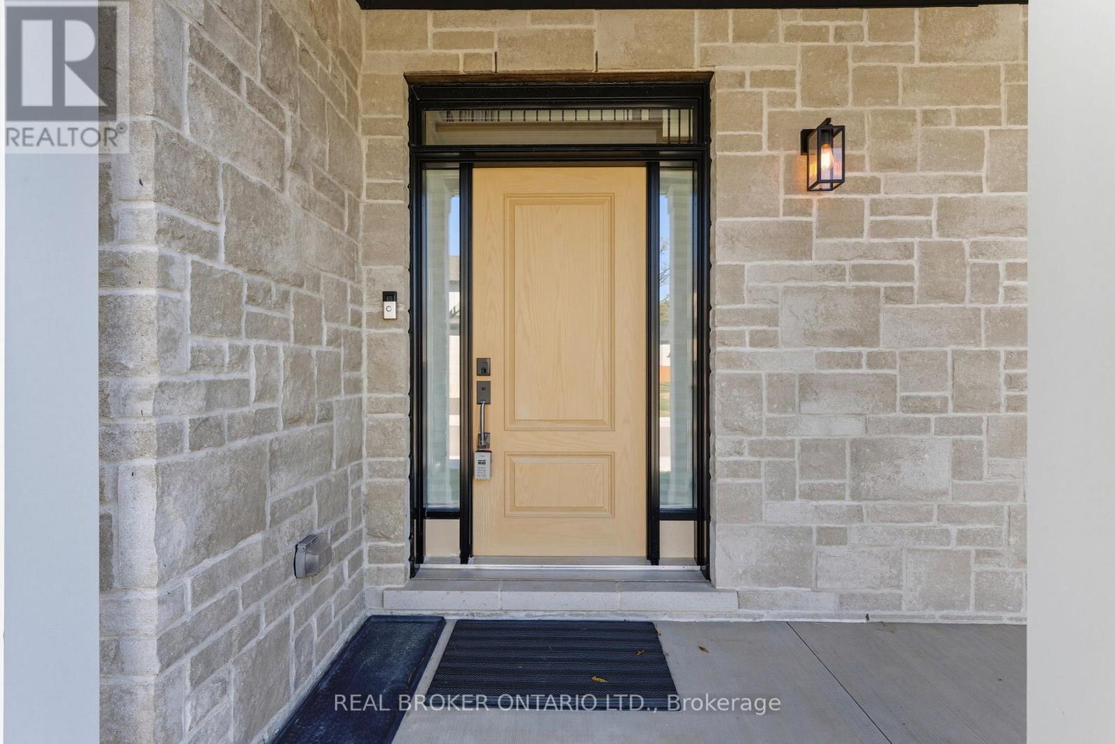 4 - 242 Mount Pleasant Street, Brantford, Ontario  N3T 1V1 - Photo 2 - X12437032