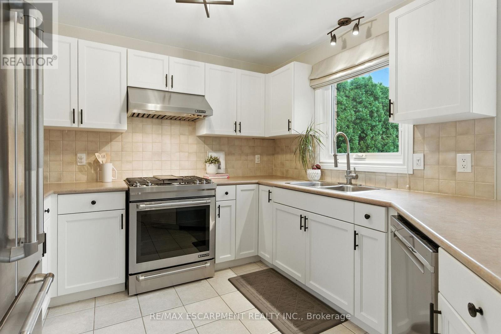 56 Sonoma Lane, Hamilton, Ontario  L8E 6B6 - Photo 12 - X12437088