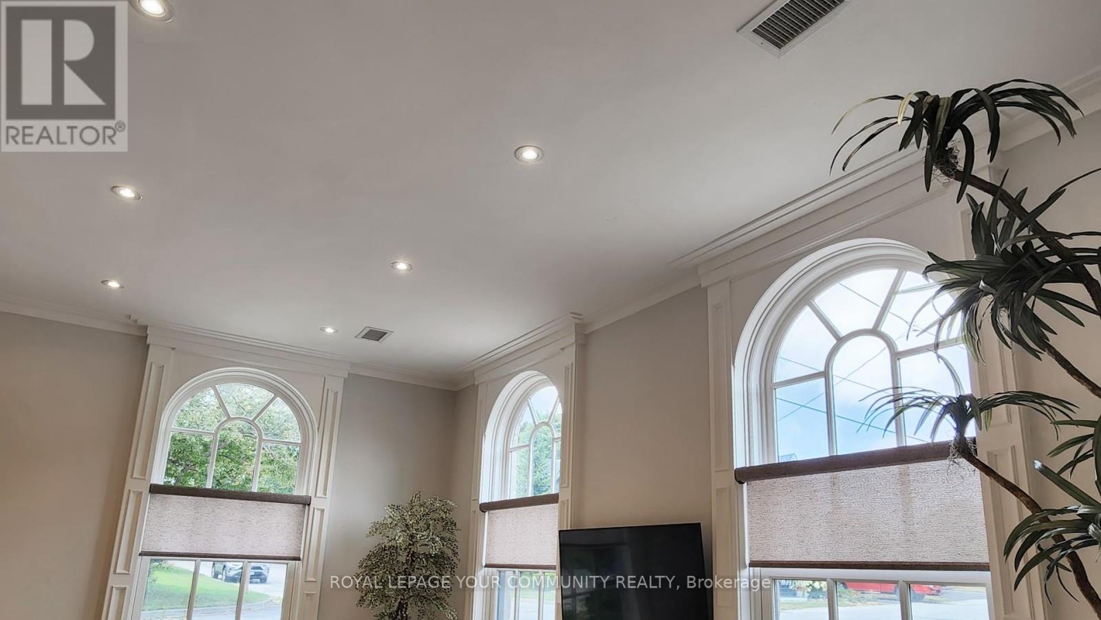 42 Somerville Street, Whitchurch-Stouffville, Ontario  L4A 1G6 - Photo 8 - N12436986