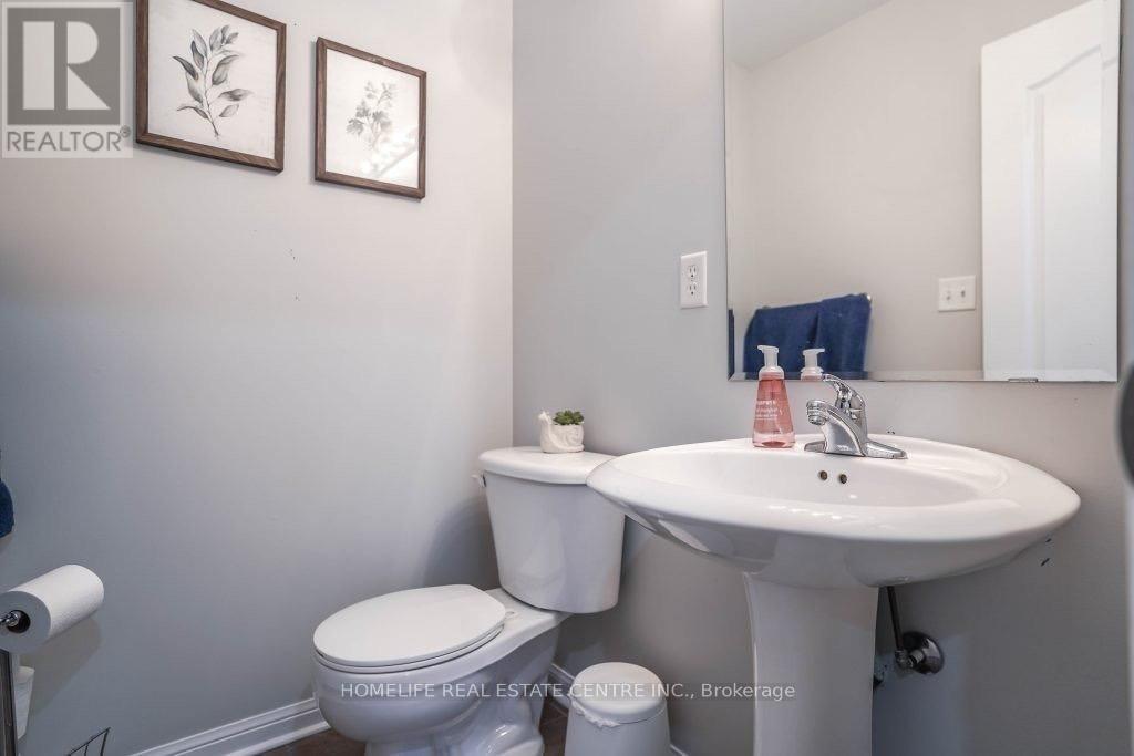 2 Chudleigh Avenue, Brampton, Ontario  L6X 0N1 - Photo 13 - W12402240