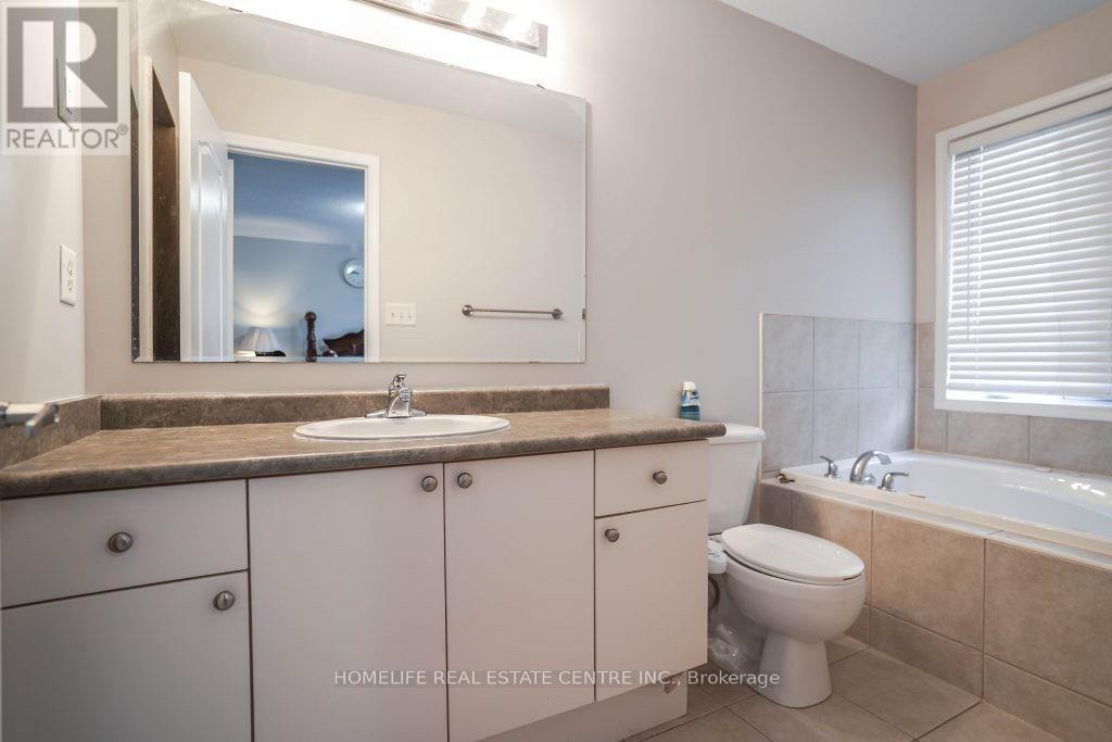 2 Chudleigh Avenue, Brampton, Ontario  L6X 0N1 - Photo 20 - W12402240