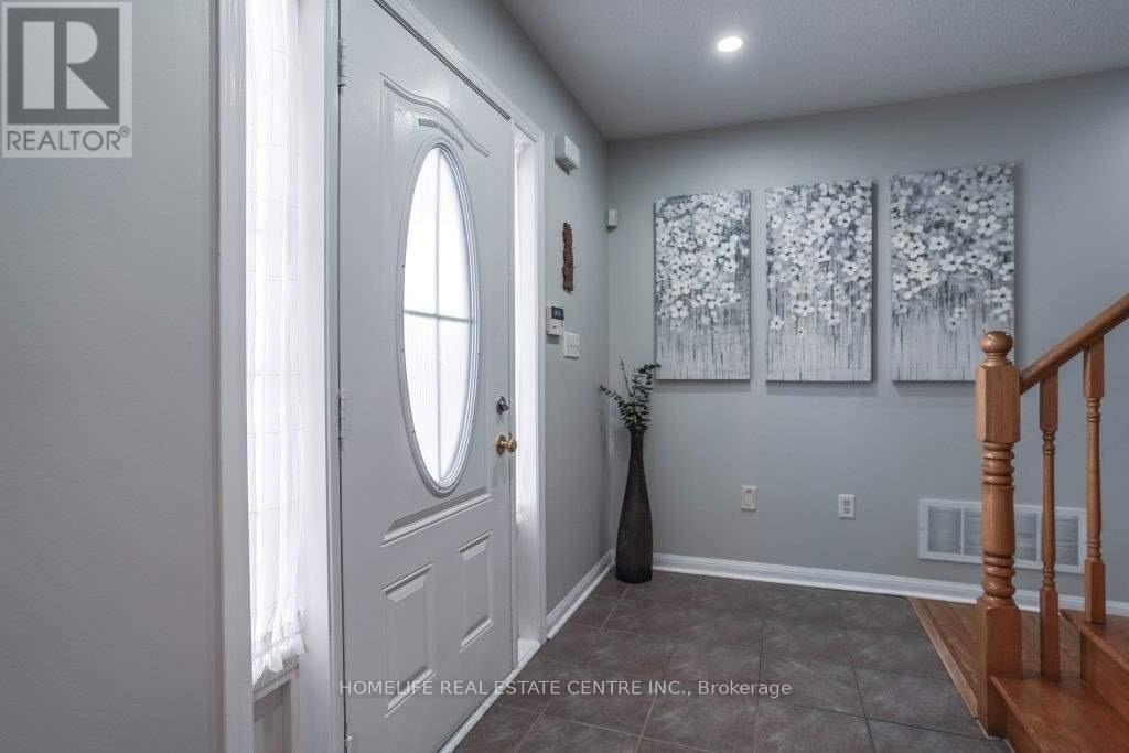 2 Chudleigh Avenue, Brampton, Ontario  L6X 0N1 - Photo 3 - W12402240