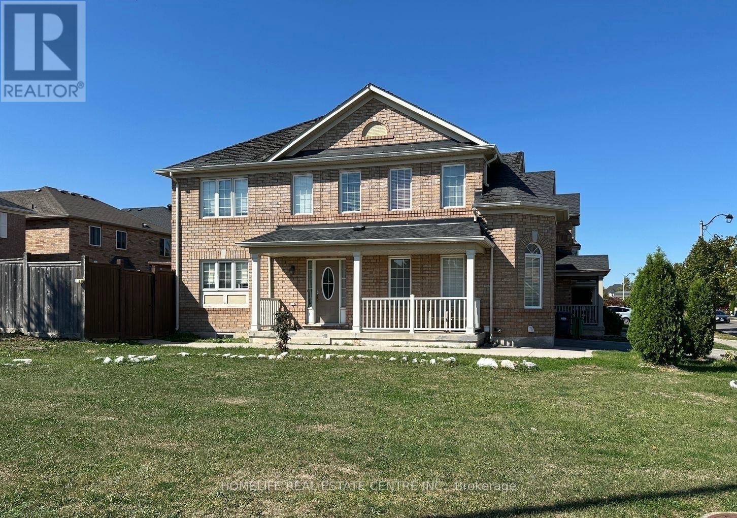 2 CHUDLEIGH AVENUE, Brampton, Ontario