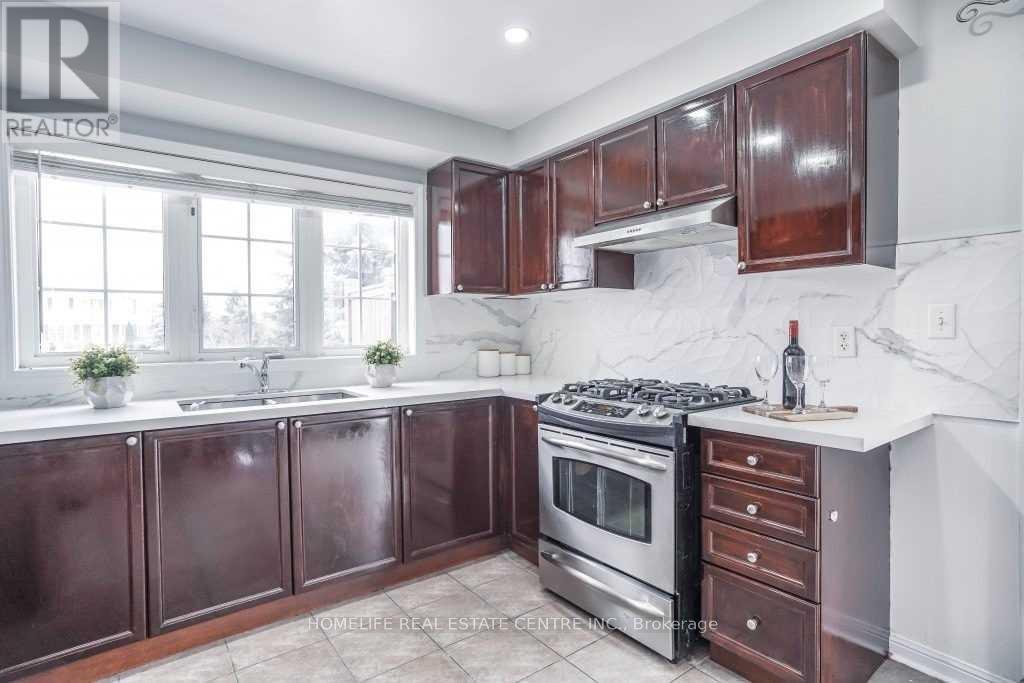 2 Chudleigh Avenue, Brampton, Ontario  L6X 0N1 - Photo 8 - W12402240