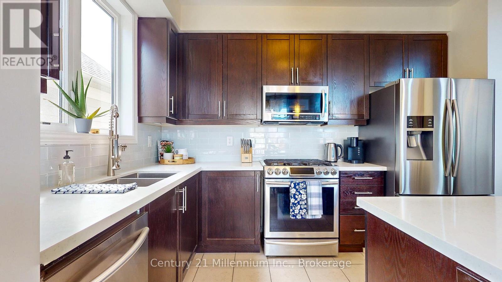7 Clubhouse Drive, Collingwood, Ontario  L9Y 4Z5 - Photo 6 - S12437354
