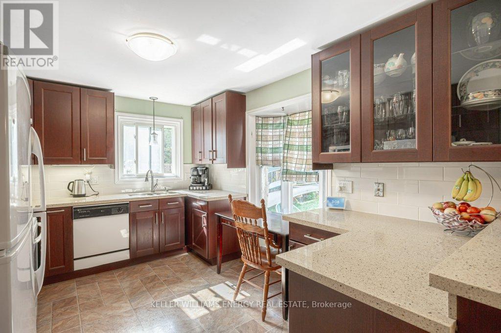 17 Barrow Court, Whitby, Ontario  L1P 1E4 - Photo 13 - E12437392