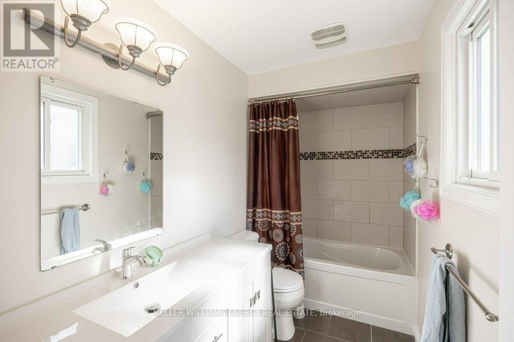 17 Barrow Court, Whitby, Ontario  L1P 1E4 - Photo 18 - E12437392
