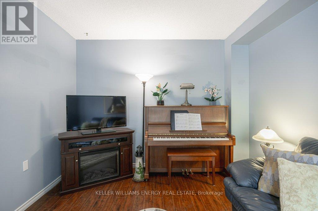 17 Barrow Court, Whitby, Ontario  L1P 1E4 - Photo 6 - E12437392