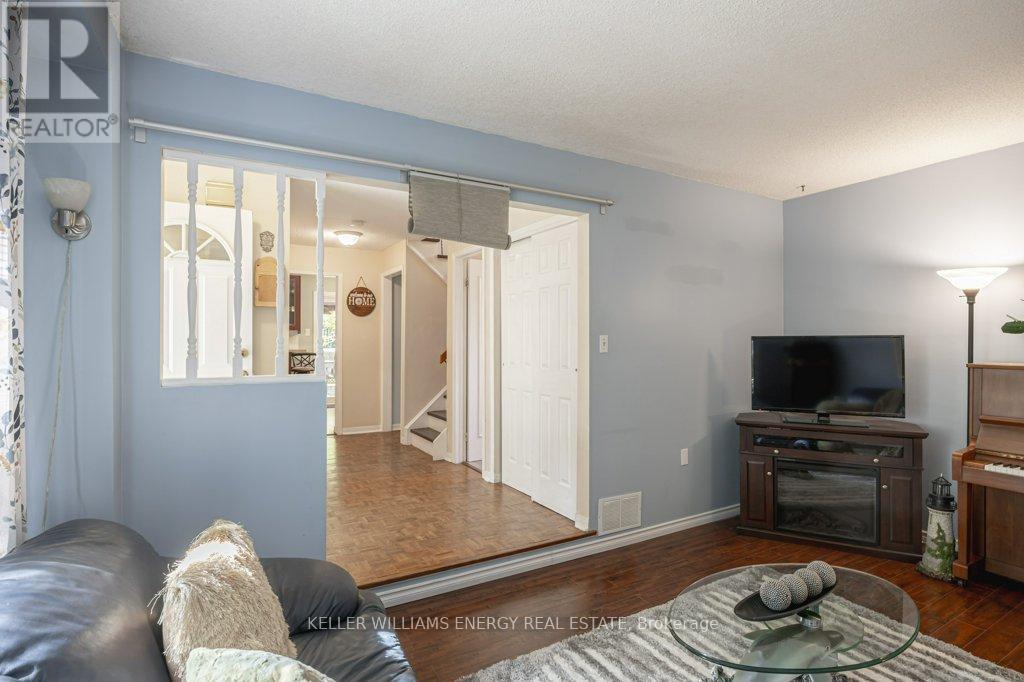 17 Barrow Court, Whitby, Ontario  L1P 1E4 - Photo 7 - E12437392