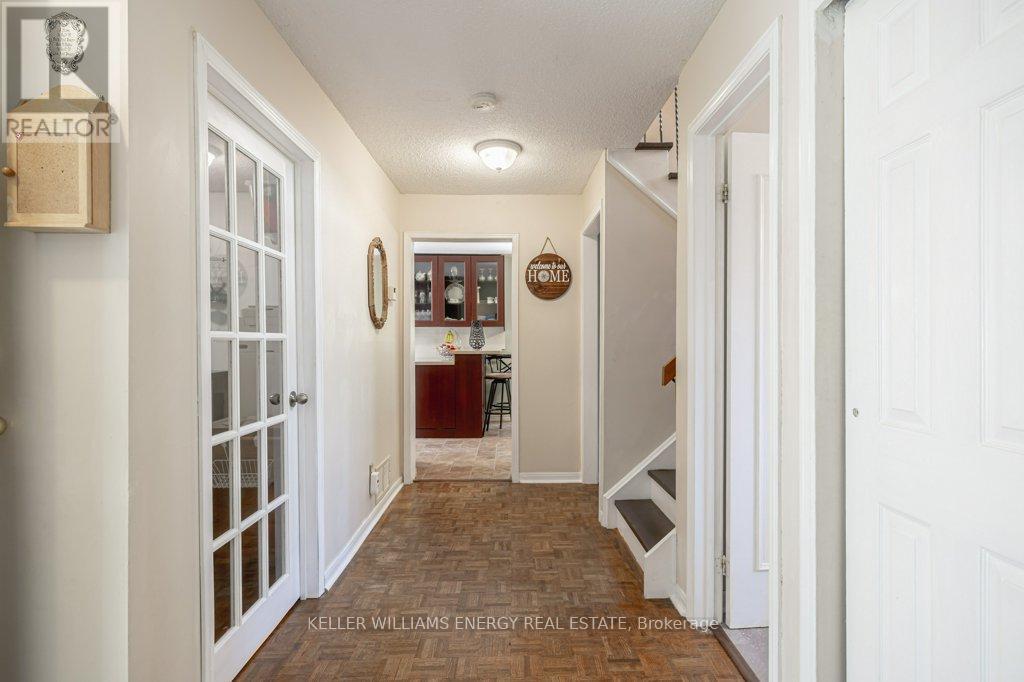 17 Barrow Court, Whitby, Ontario  L1P 1E4 - Photo 8 - E12437392