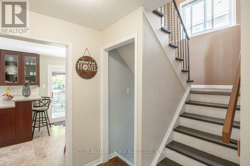 17 Barrow Court, Whitby, Ontario  L1P 1E4 - Photo 9 - E12437392