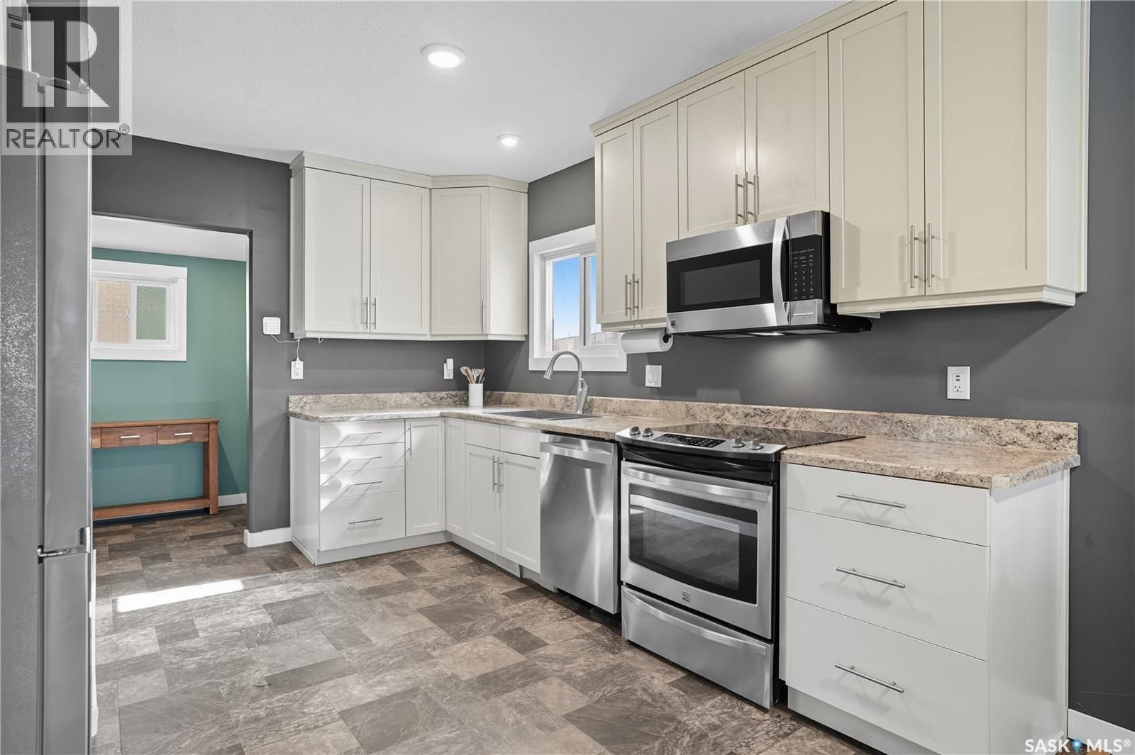 2247 Montreal Street, Regina, Saskatchewan  S4P 1L7 - Photo 11 - SK019660