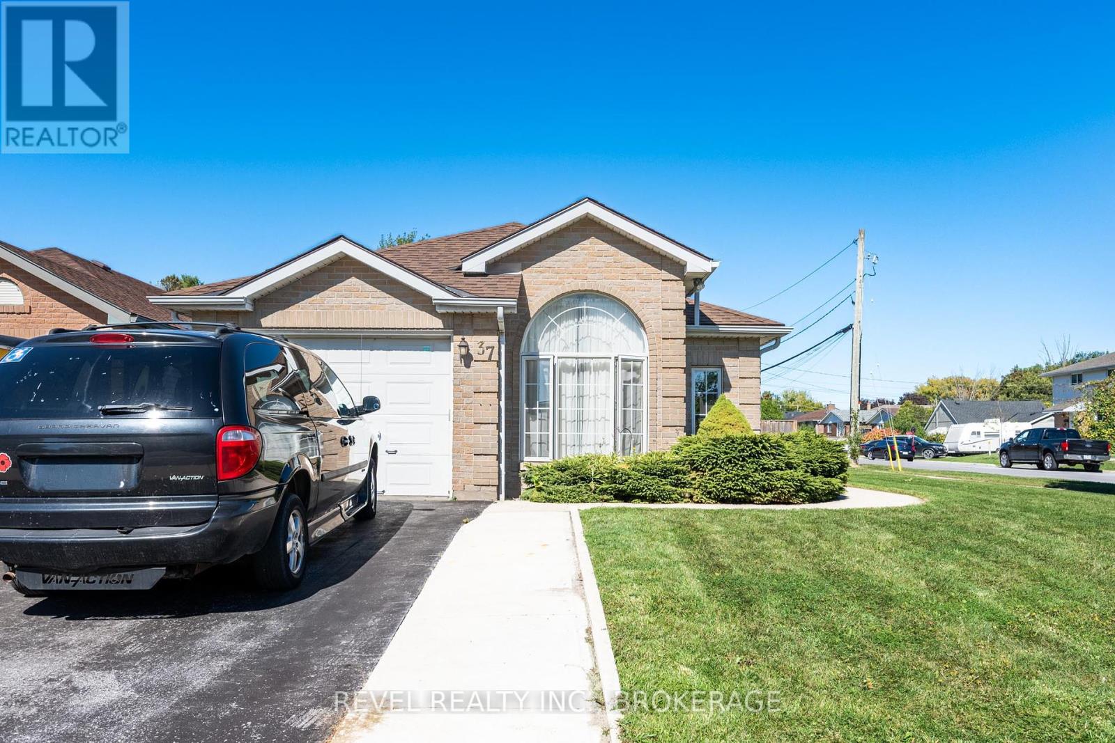 37 Wilfred Crescent, Kingston, Ontario  K7K 7G7 - Photo 2 - X12437327