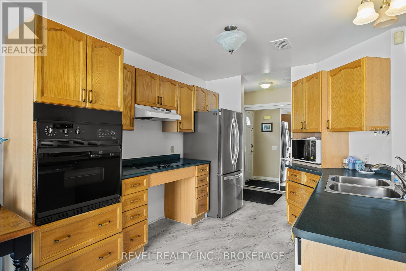 37 Wilfred Crescent, Kingston, Ontario  K7K 7G7 - Photo 7 - X12437327