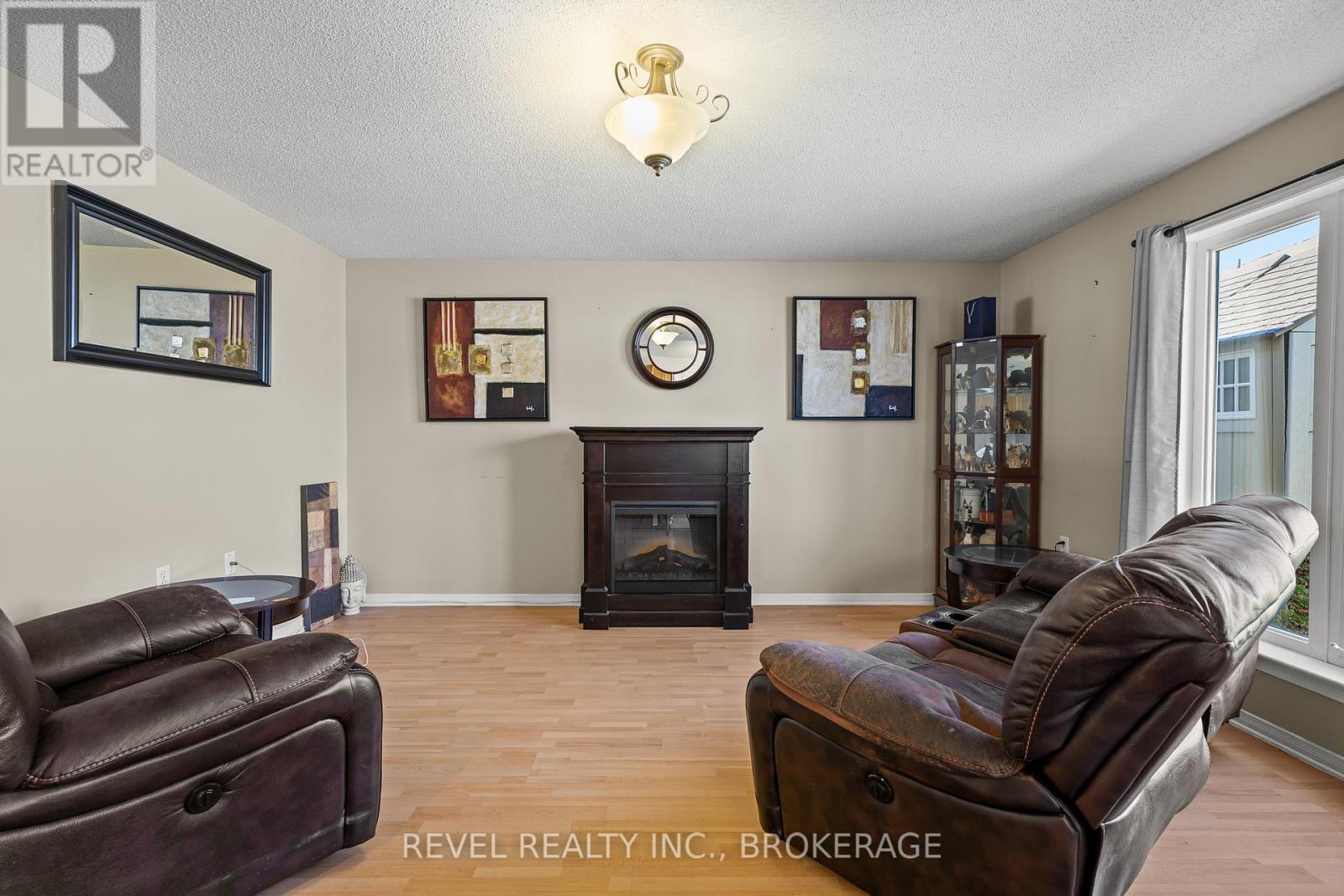 37 Wilfred Crescent, Kingston, Ontario  K7K 7G7 - Photo 9 - X12437327