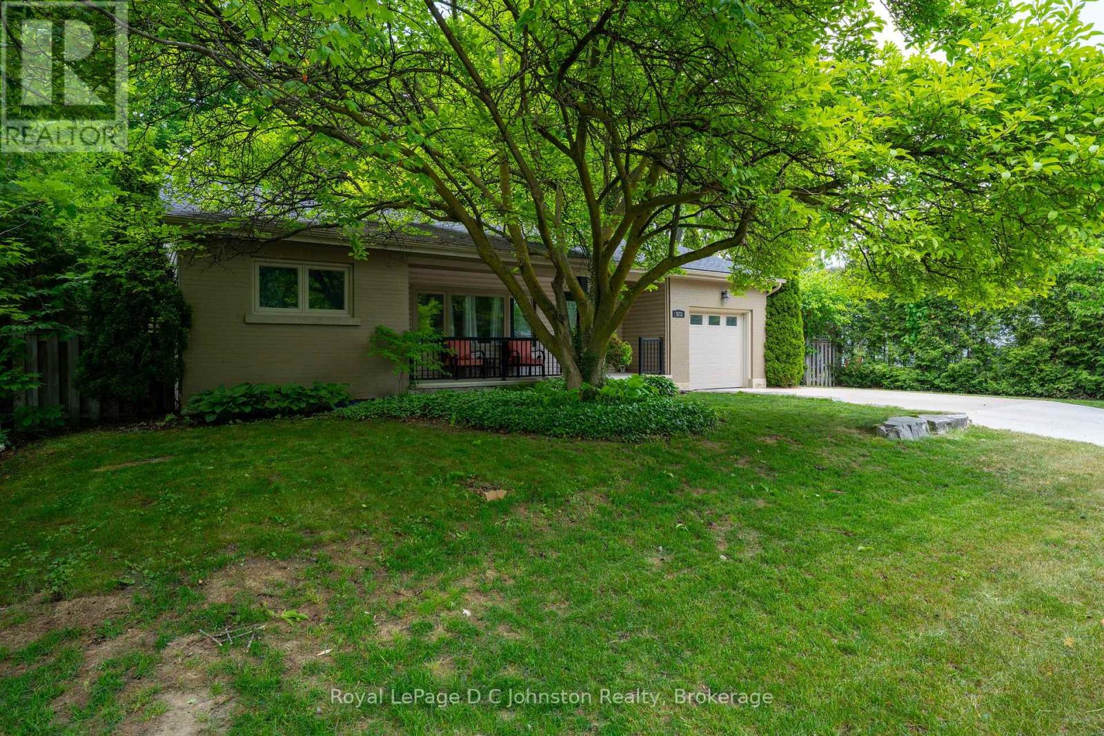 623 Louis Street, Saugeen Shores, Ontario  N0H 2C0 - Photo 2 - X12437368