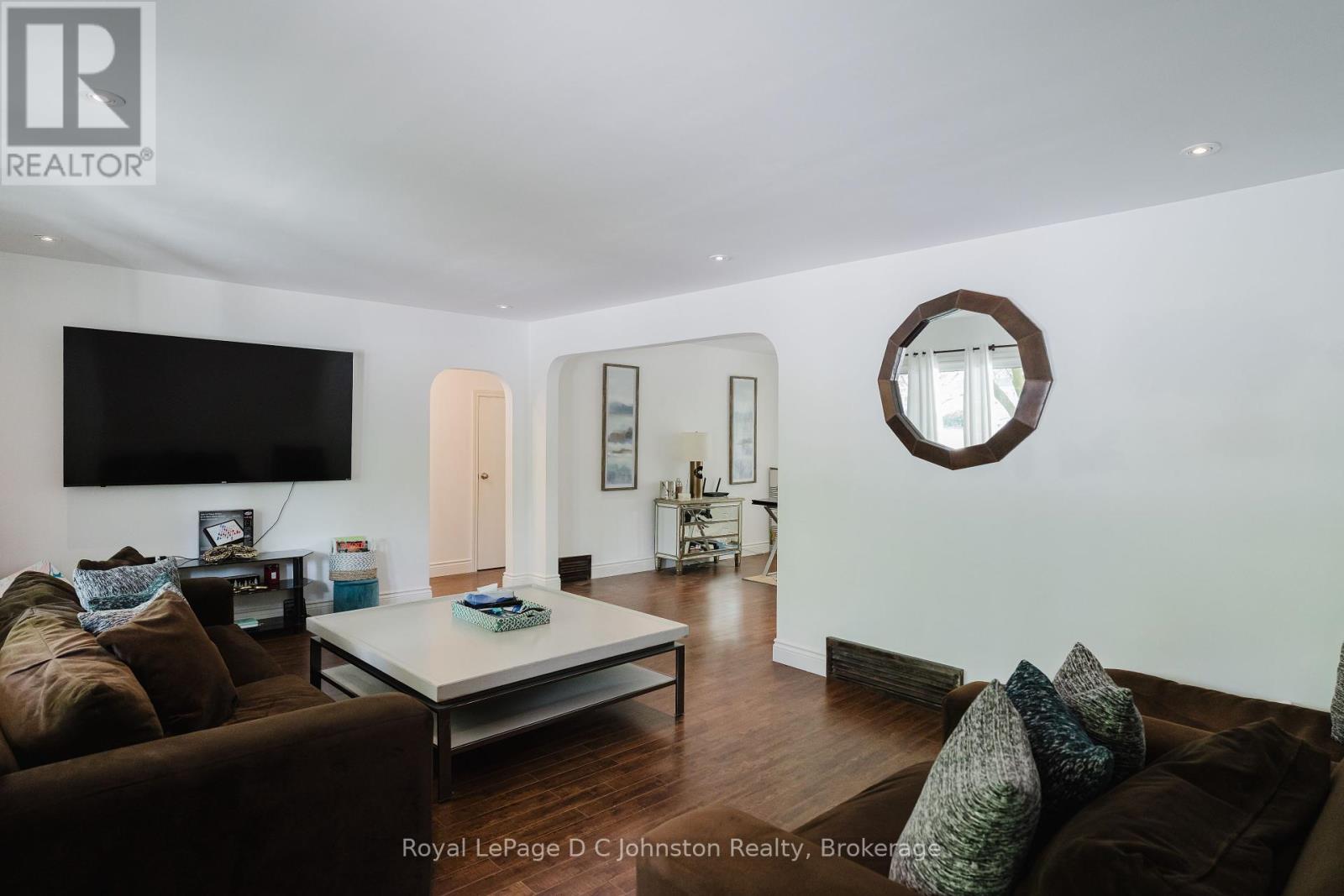 623 Louis Street, Saugeen Shores, Ontario  N0H 2C0 - Photo 8 - X12437368