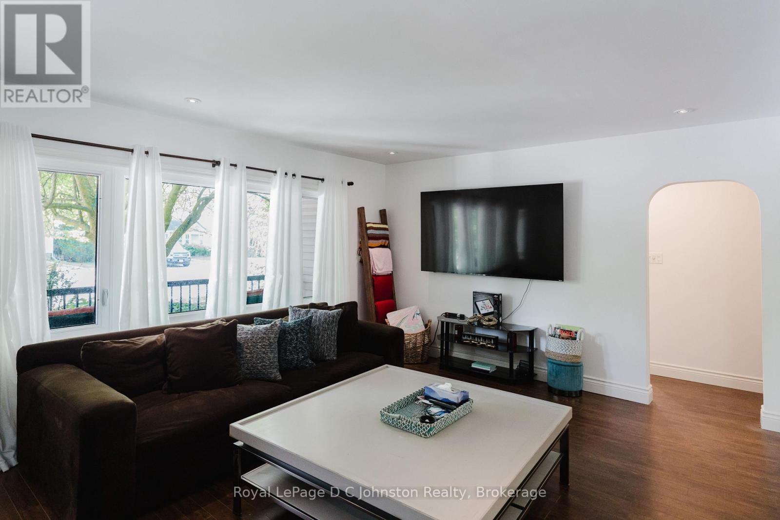 623 Louis Street, Saugeen Shores, Ontario  N0H 2C0 - Photo 9 - X12437368