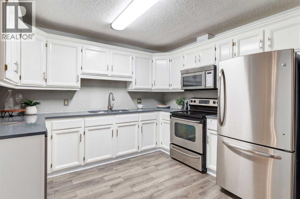 11011 Oakfield Drive Sw, Calgary, Alberta  T2W 3H3 - Photo 4 - A2257351