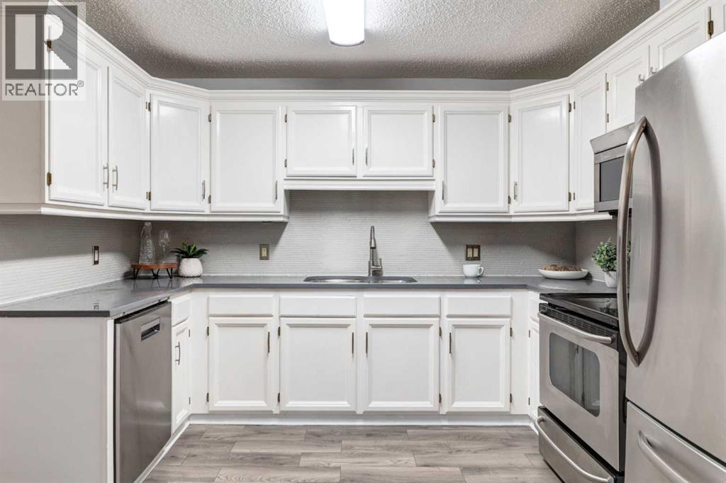 11011 Oakfield Drive Sw, Calgary, Alberta  T2W 3H3 - Photo 3 - A2257351