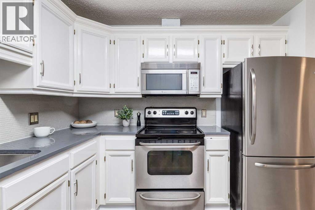 11011 Oakfield Drive Sw, Calgary, Alberta  T2W 3H3 - Photo 6 - A2257351
