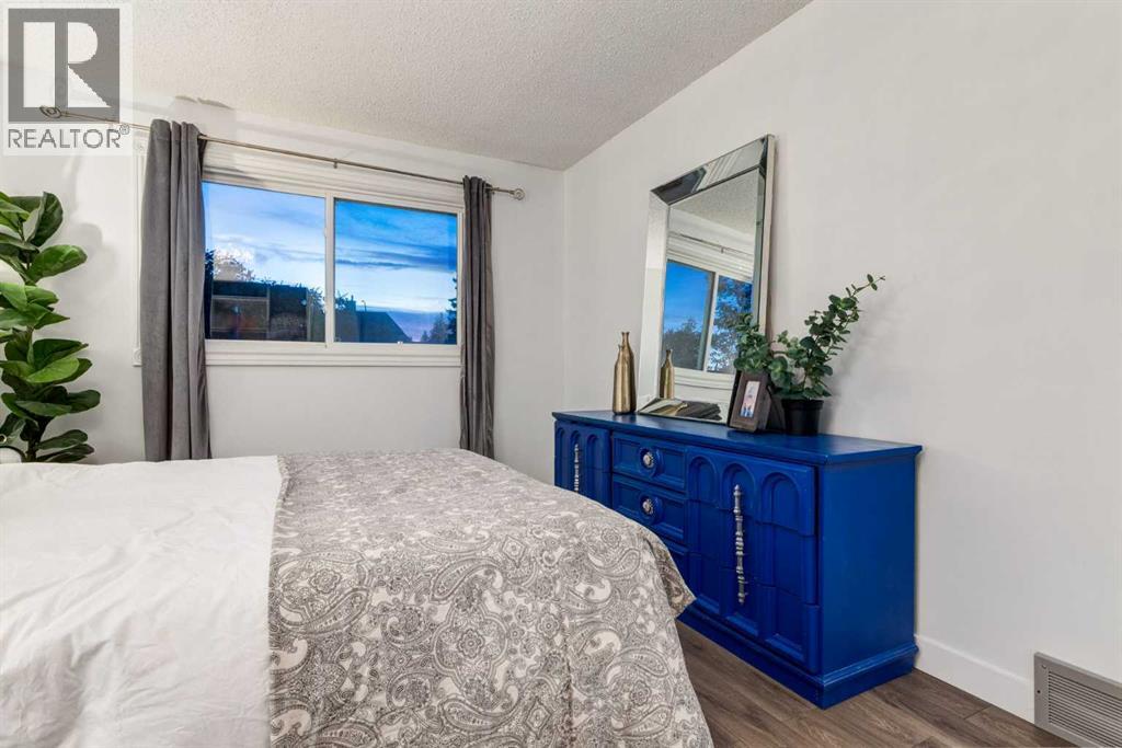 11011 Oakfield Drive Sw, Calgary, Alberta  T2W 3H3 - Photo 15 - A2257351