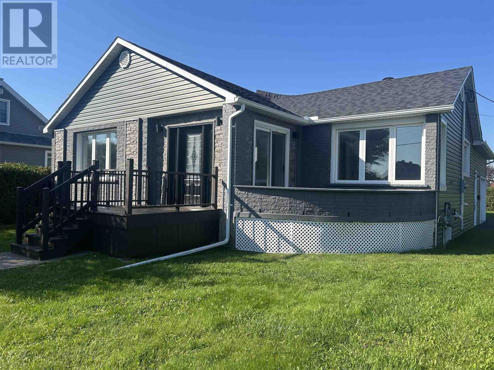 695 Korah Rd, Sault Ste. Marie, Ontario  P6A 5W6 - Photo 1 - SM252832