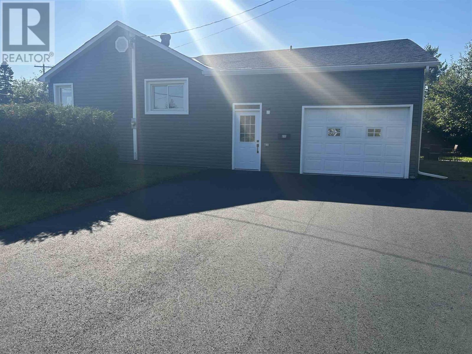 695 Korah Rd, Sault Ste. Marie, Ontario  P6A 5W6 - Photo 2 - SM252832