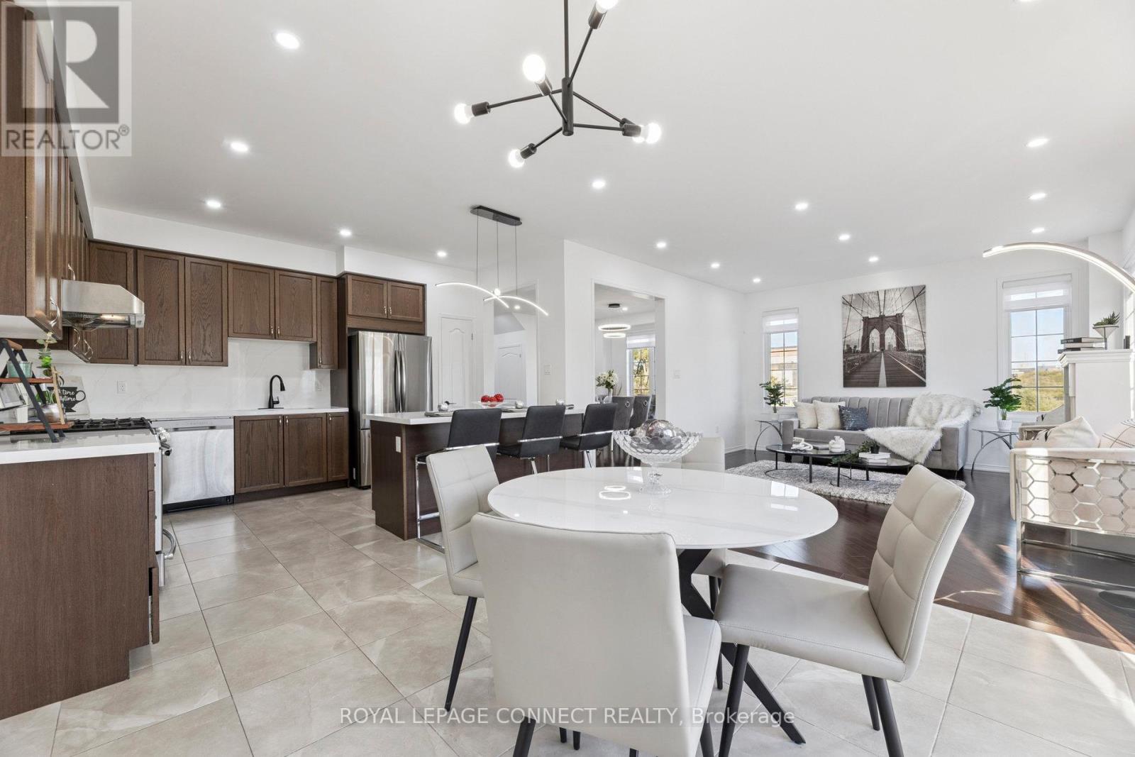 153 Windfields Farm Drive, Oshawa, Ontario  L1L 0K2 - Photo 4 - E12436585