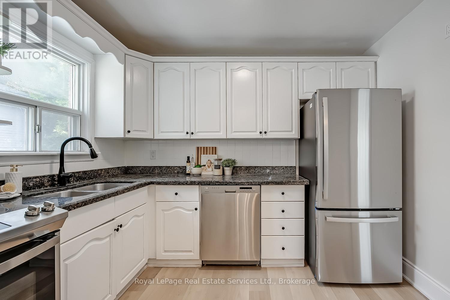 397 Bartos Drive, Oakville, Ontario  L6K 3E5 - Photo 15 - W12437334