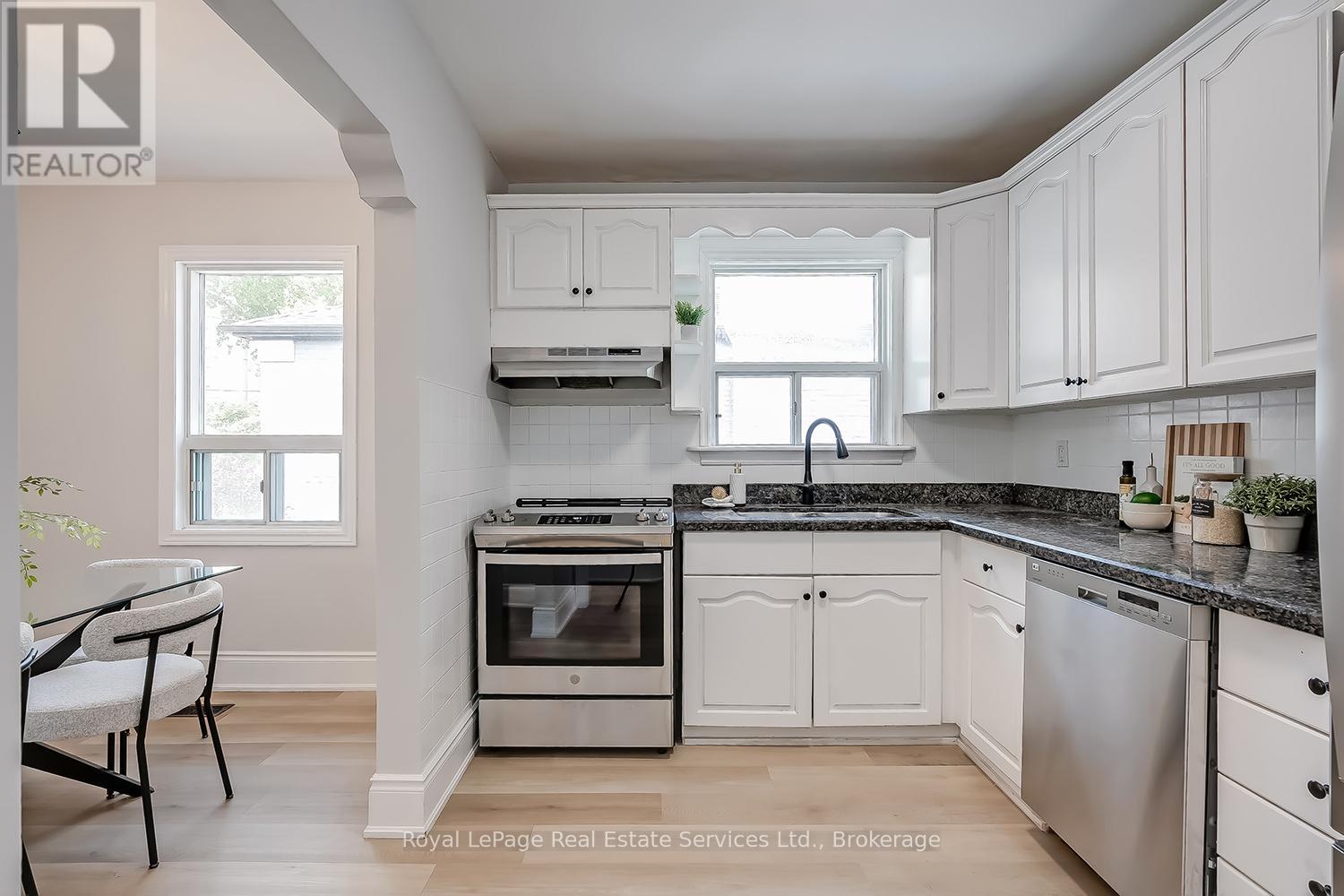397 Bartos Drive, Oakville, Ontario  L6K 3E5 - Photo 16 - W12437334