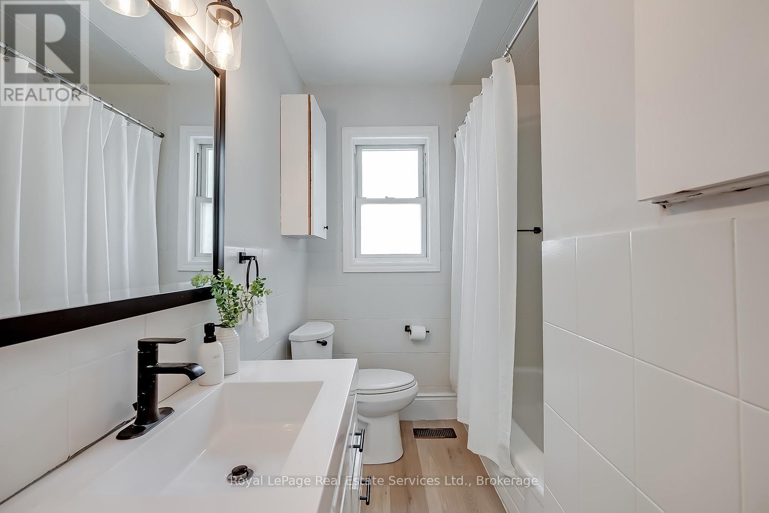 397 Bartos Drive, Oakville, Ontario  L6K 3E5 - Photo 26 - W12437334