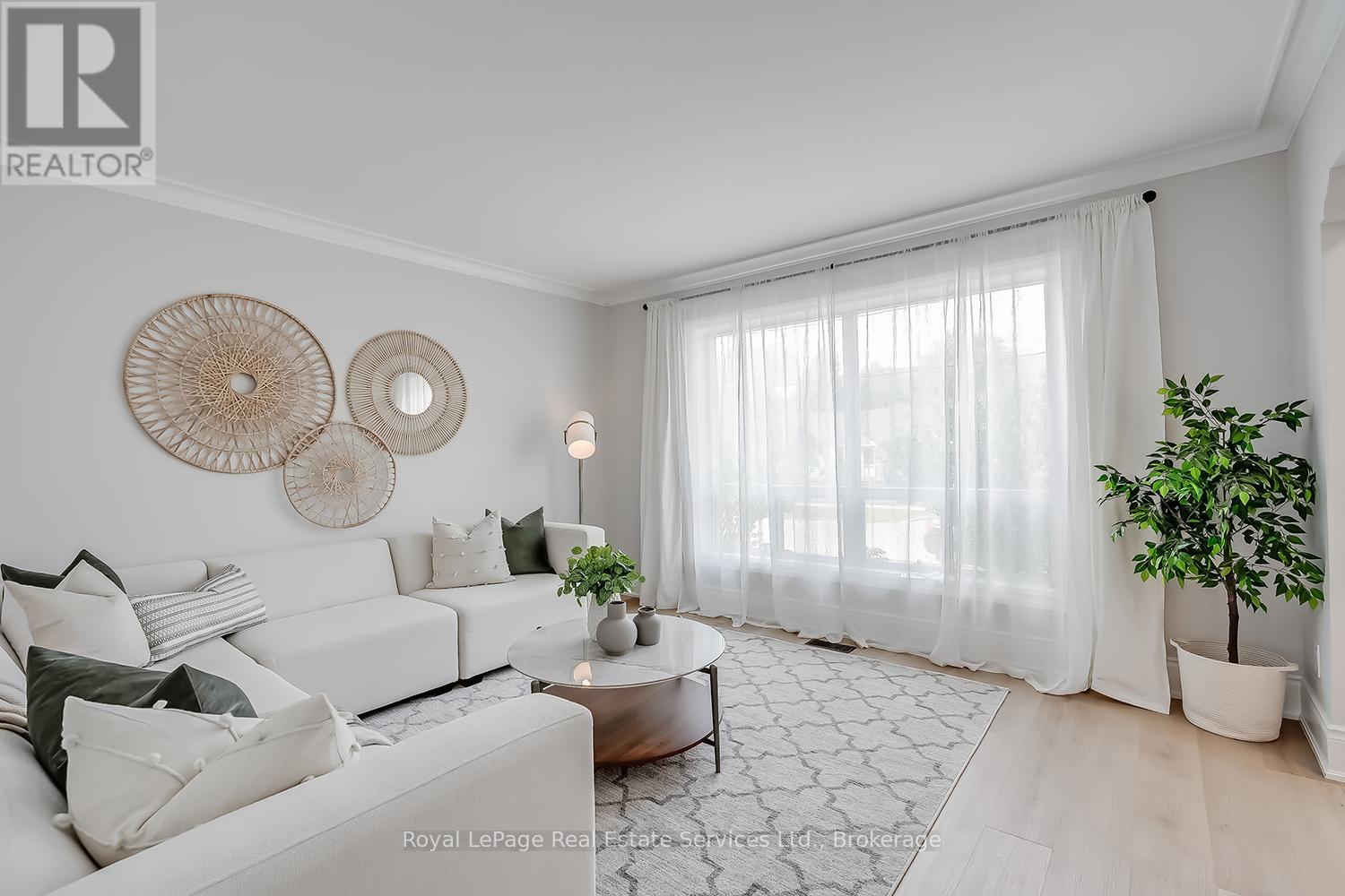 397 Bartos Drive, Oakville, Ontario  L6K 3E5 - Photo 8 - W12437334