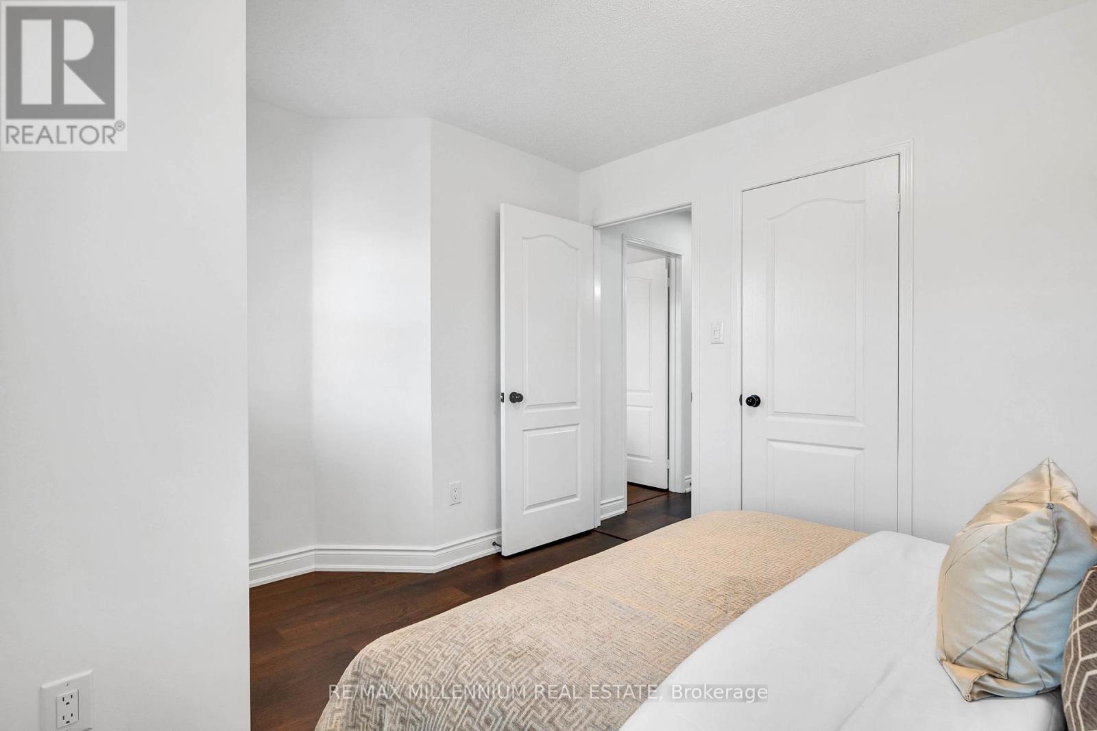 3393 Covent Crescent, Mississauga, Ontario  L5M 7P1 - Photo 33 - W12430530